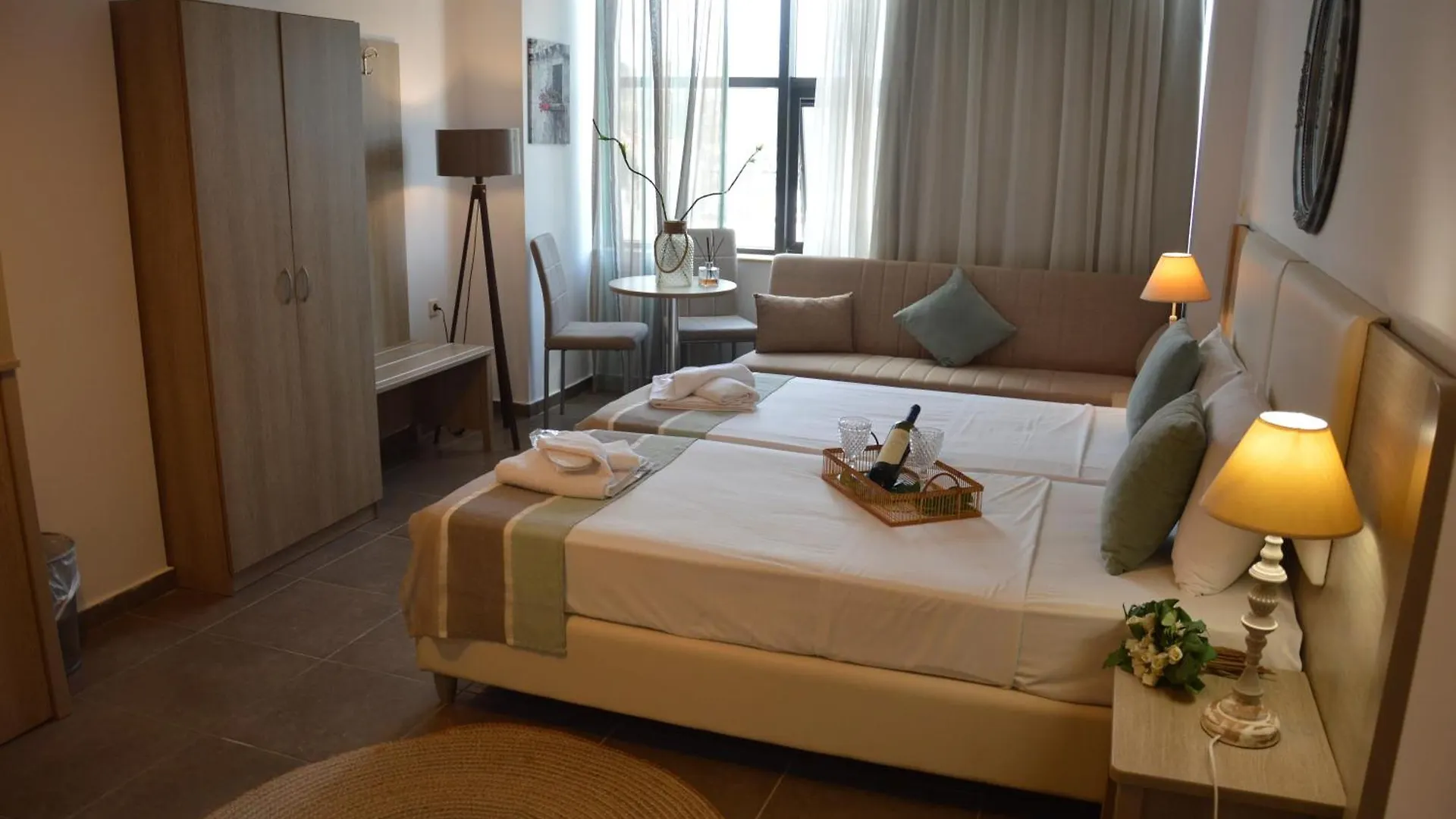 Aqua Mare Sea Side Rooms Nea Kallikrateia 3*,