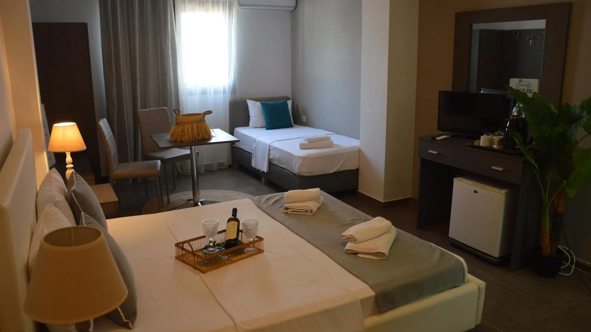 Aqua Mare Sea Side Rooms Nea Kallikrateia